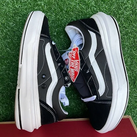 Vans WMNS Oid Skool Over
Black/White
VN0A7Q5EBA2
Sneakers Platforms - Picture 12 of 16